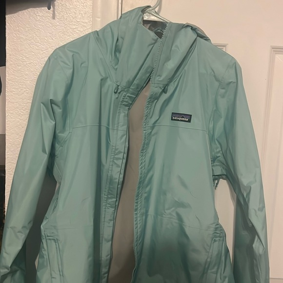 Patagonia Jackets & Blazers - Like new! Mint Patagonia rain coat